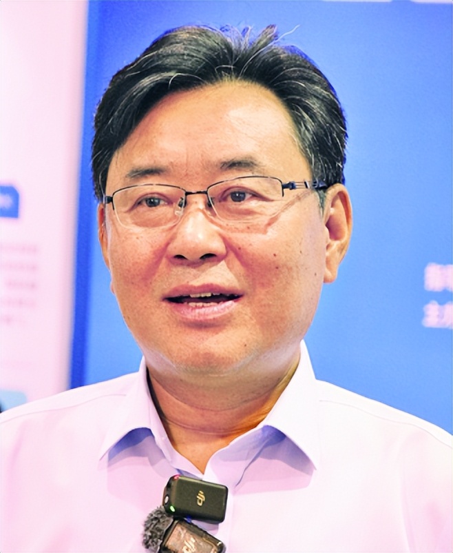 4-青島國(guó)信集團(tuán)黨委副書(shū)記，青島海洋集團(tuán)黨委副書(shū)記、董事長(zhǎng) 鄧友成.jpg